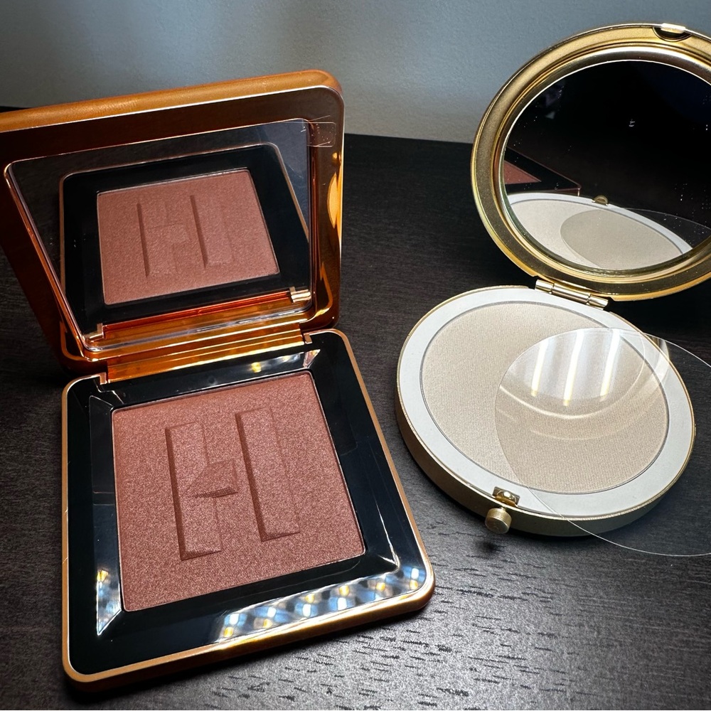 Haus Labs Power Sculpt Bronzer Deep 10 + The Hunger Games Highlighter set